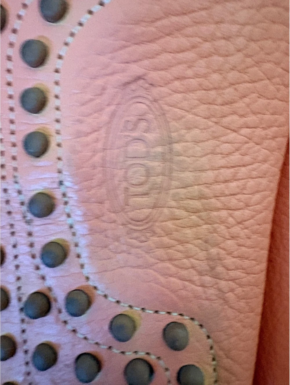 Tod's Coral Leather Driving Loafers Classic Quiet Luxury Size 7.5